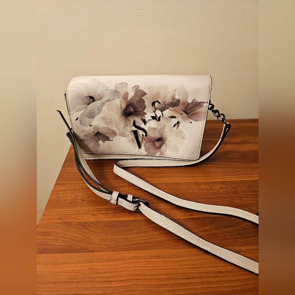 NWOT Simply Vera Wang Crossbody
